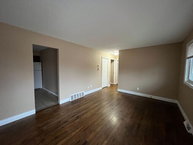 Building Photo - 3881 Hammond Blvd