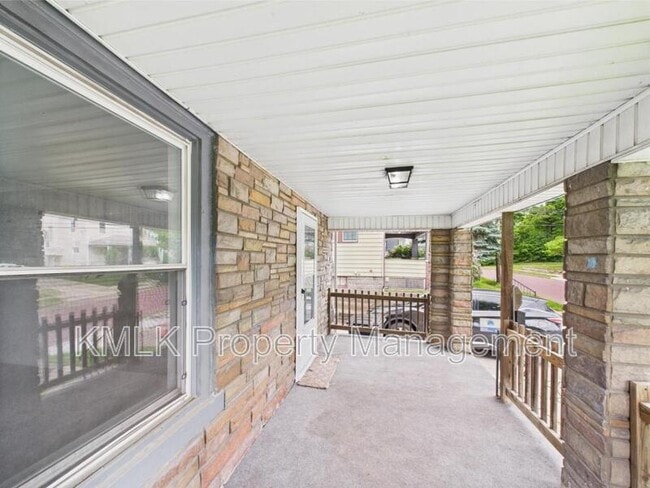 Building Photo - 448 E Voris St
