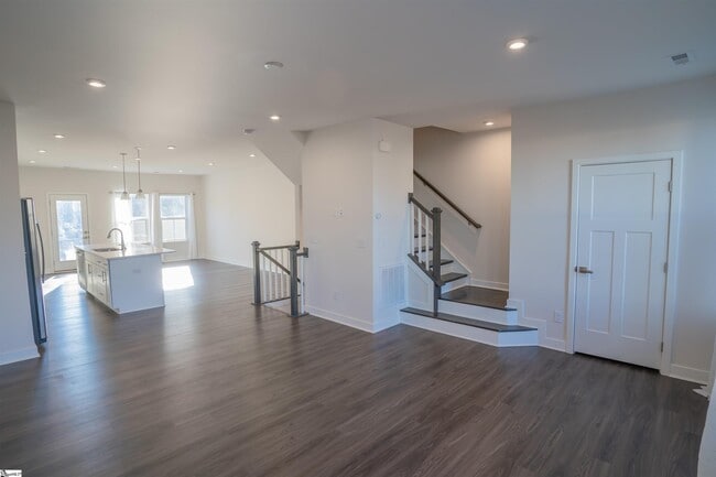 Building Photo - 29 Rollins Ave