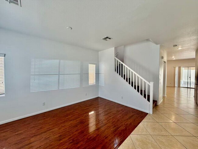Foto del edificio - 884 Blue Rosalie Pl