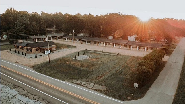 Building Photo - 1104 Bull Shoals Dam Blvd