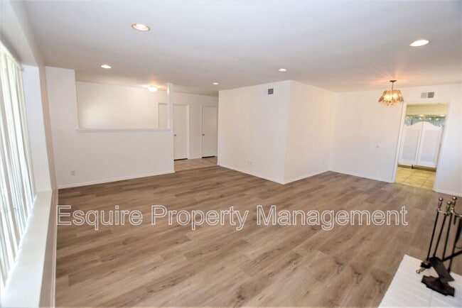 Building Photo - 1035 Woodgate Ct