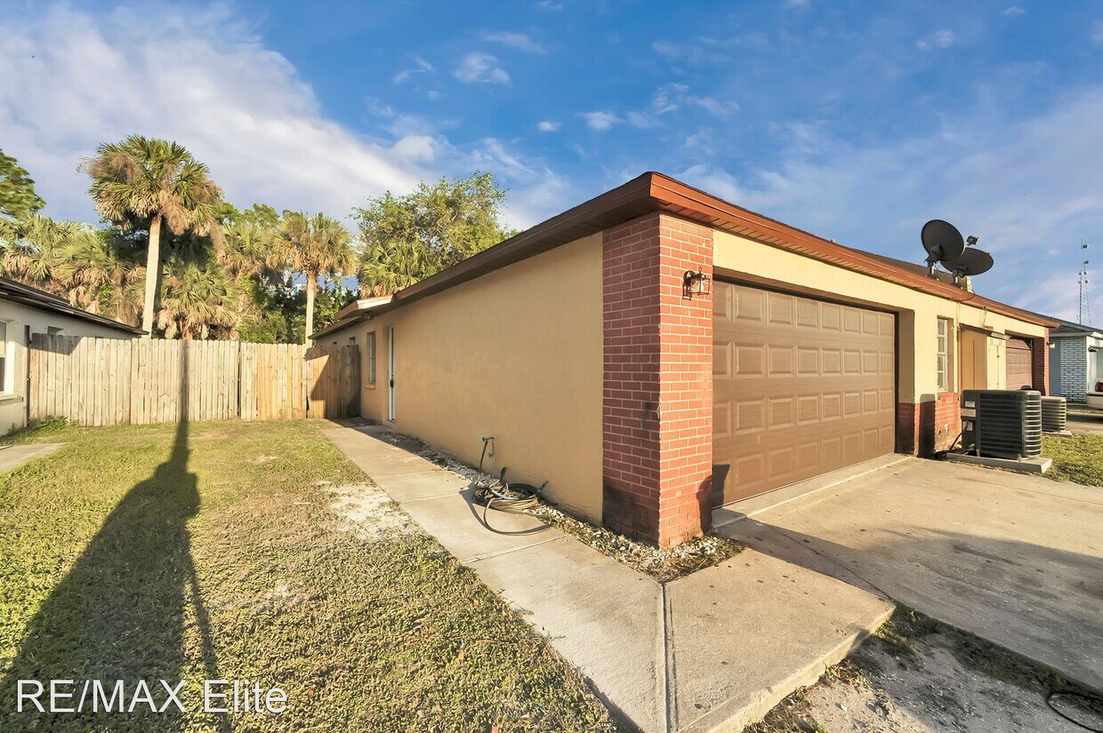 3 br, 2 bath House 331 Sun Dial Ct House Rental in Cocoa, FL