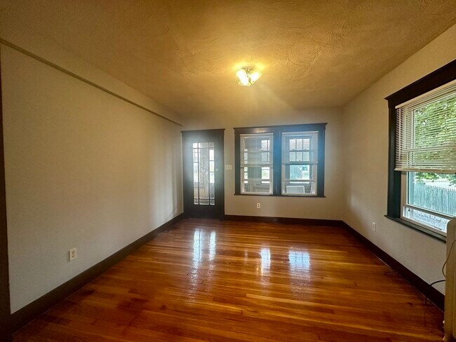 Foto del edificio - 37 Adams Ave