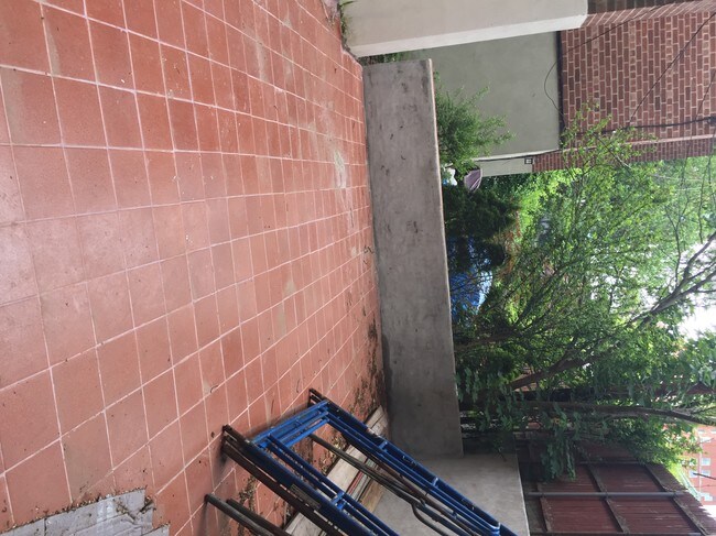 Foto del edificio - 439 W 263rd St