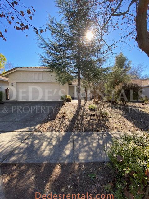 Primary Photo - 931 Foothill Dr