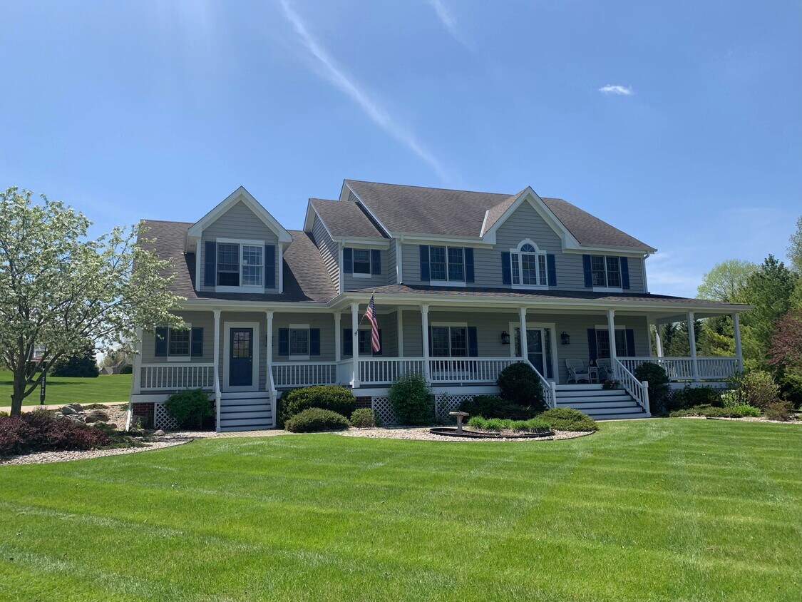 5023 Jerilane Ct, Pewaukee, WI 53072 House Rental in Pewaukee, WI