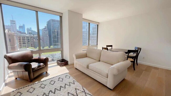 Building Photo - 225 W 60th St