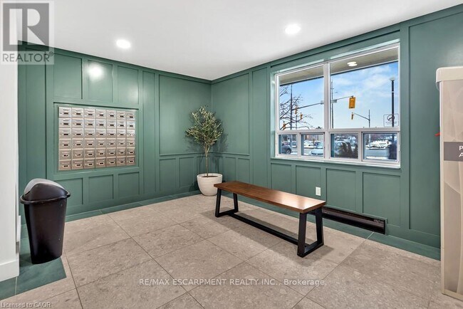 Building Photo - 421 Fairview Dr