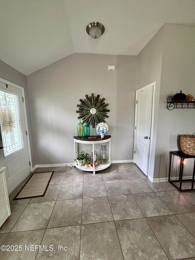 Foto del edificio - 15702 Chir Pine Dr