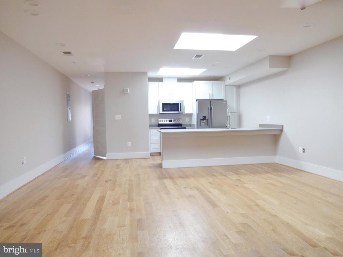 Primary Photo - 521 Kennedy St NW