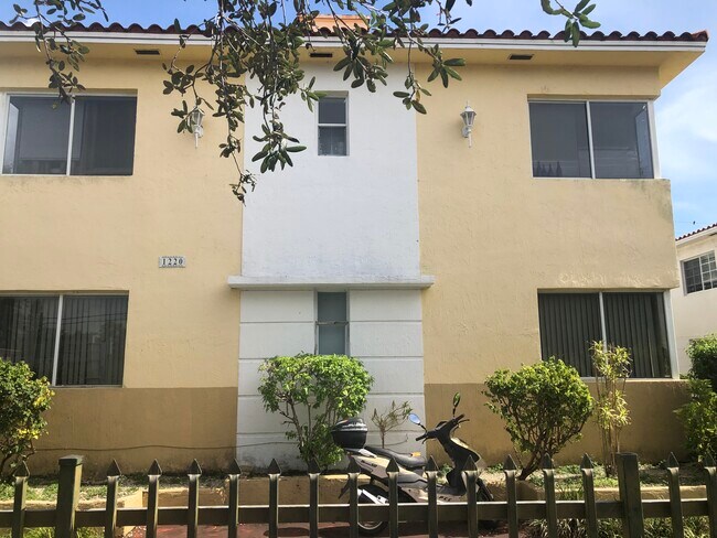 Building Photo - 1220 Marseille Dr