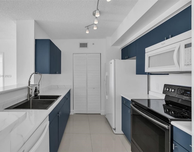 Photo - 1900 Van Buren St Apartment