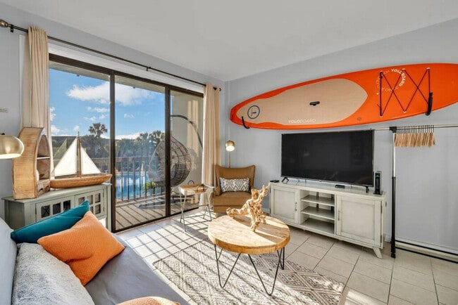 Building Photo - 214 Miracle Strip Pkwy SW