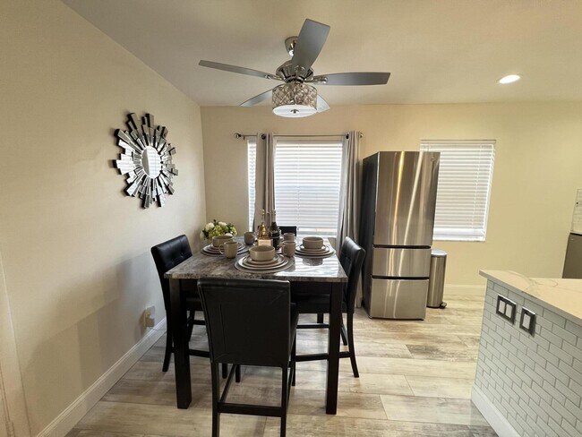 Foto del edificio - 525 Burgundy P