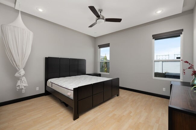 Foto del edificio - 305 N Mockingbird Ave