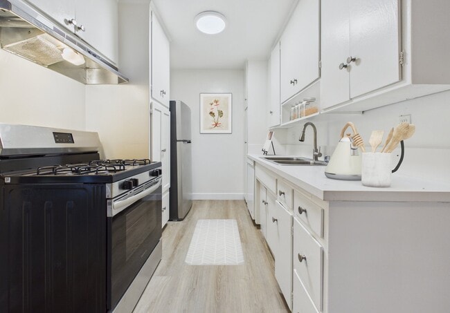 Building Photo - Buffalo Sherman Oaks Apartments