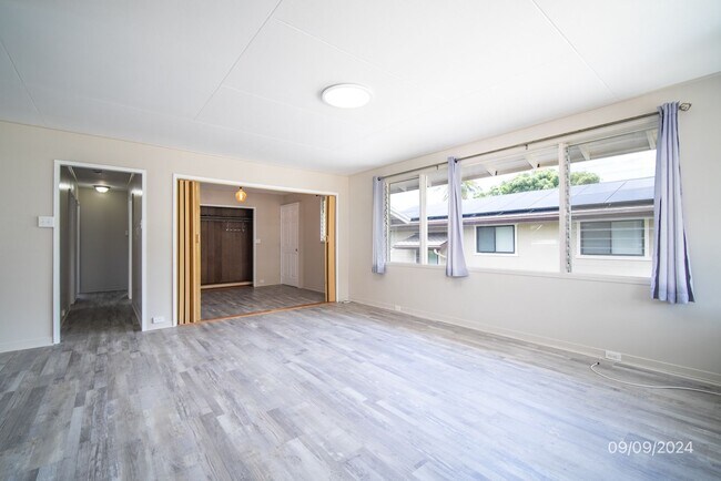 Building Photo - Pet Negotiable 4 Bd 1Bath with 2 Parking i...