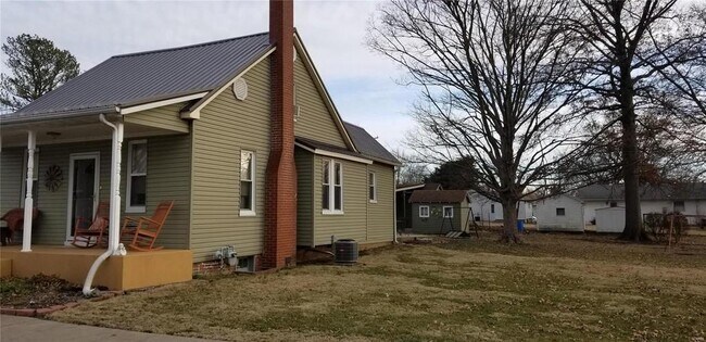 Building Photo - 478 E Lebanon St