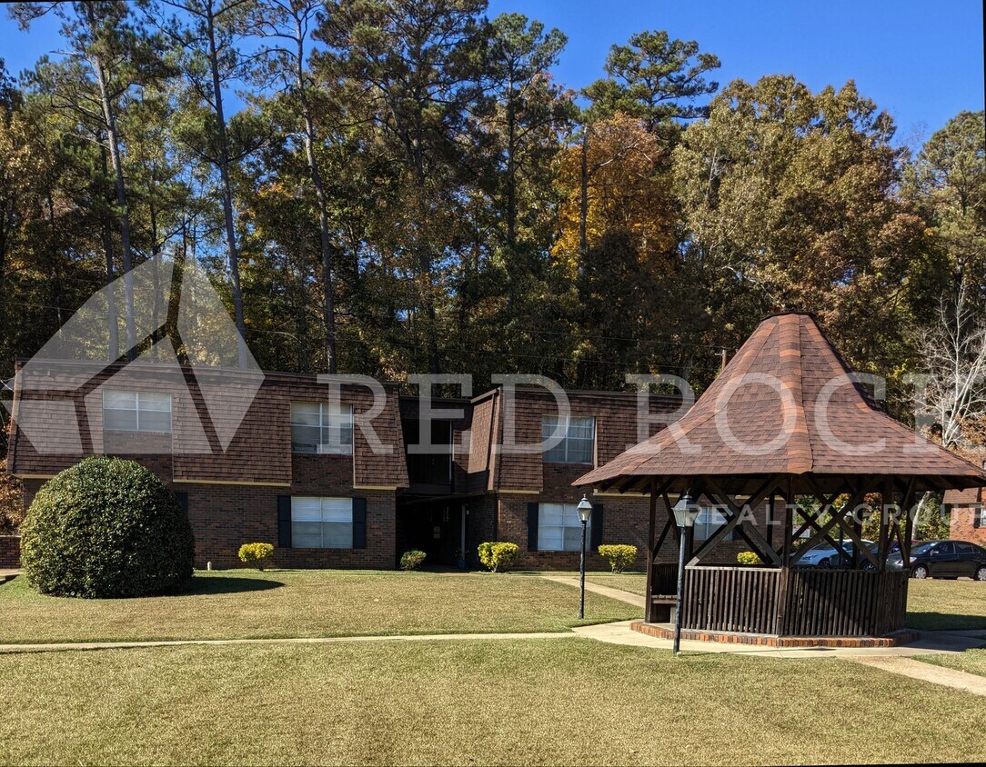 Foto del edificio - Chateaux Holly Hills Apartments