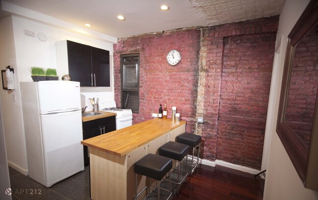 Building Photo - 201 Mulberry St