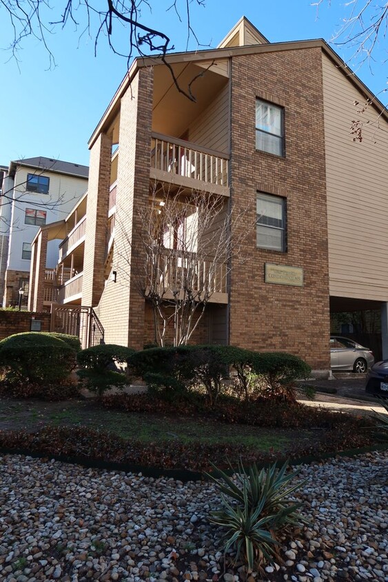 Foto principal - PEARL WEST CAMPUS - LOFTED 2BD / 1 BA - GA...