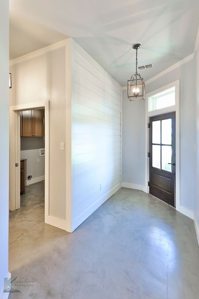 Building Photo - 3/2/2 duplex!  NEWLY UPDATED!