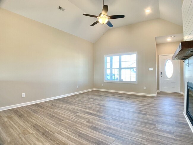 Foto del edificio - 432 Ayden Ln
