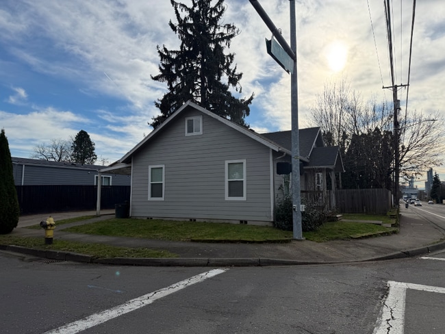 Building Photo - 3015 Fruit Valley Rd