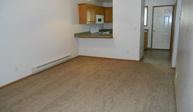 Building Photo - 3 Bedroom 1-1/2 Bath