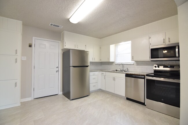 Building Photo - 3703 Pilgram Dr
