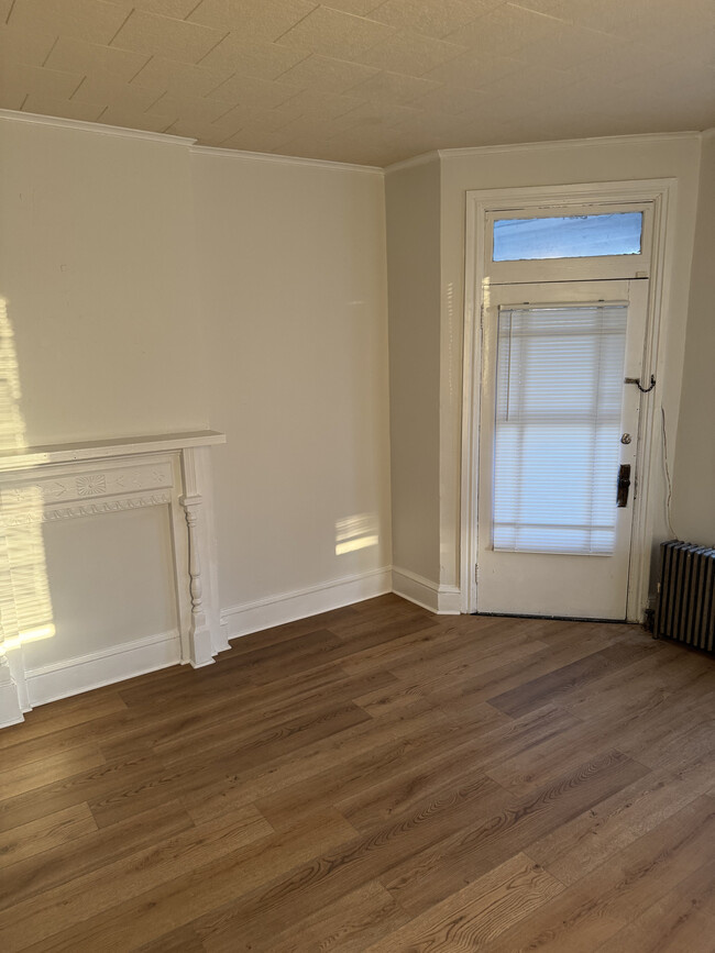 Front room looking toward the front door - 321 Lincoln Way W