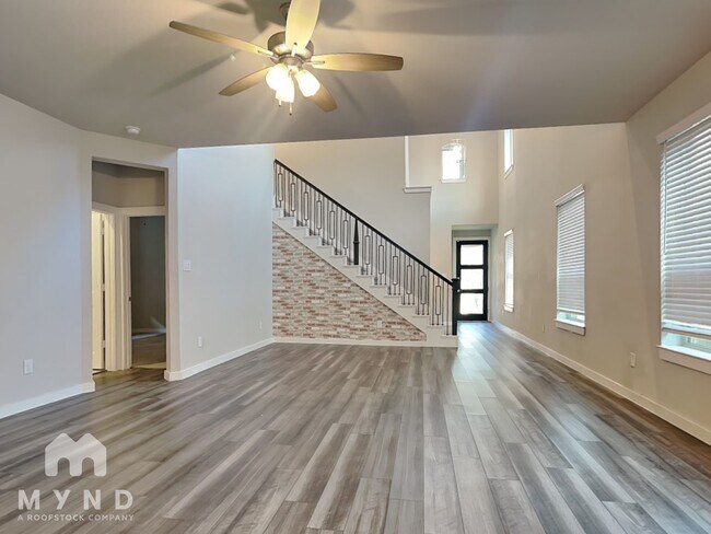 Foto del edificio - 734 Lacebark Elm Trl