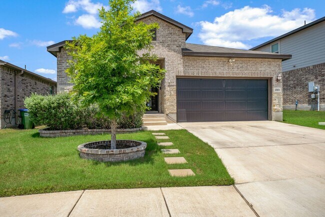 Foto del edificio - Welcome to this beautiful 4-bedroom, 3-bat...