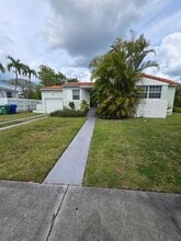 Building Photo - 1611 Coral Gate Dr