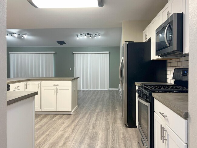 Foto del edificio - 17416 Adams Ln