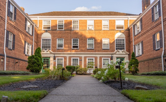 Building Photo - Shaker Lake Apartments