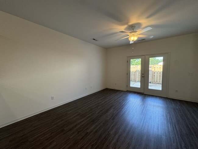 Foto del edificio - 65 Dresser Ln