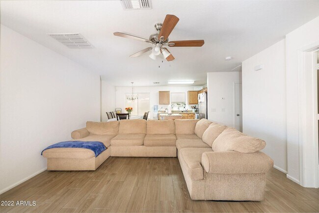 Foto del edificio - 40117 W Hayden Dr