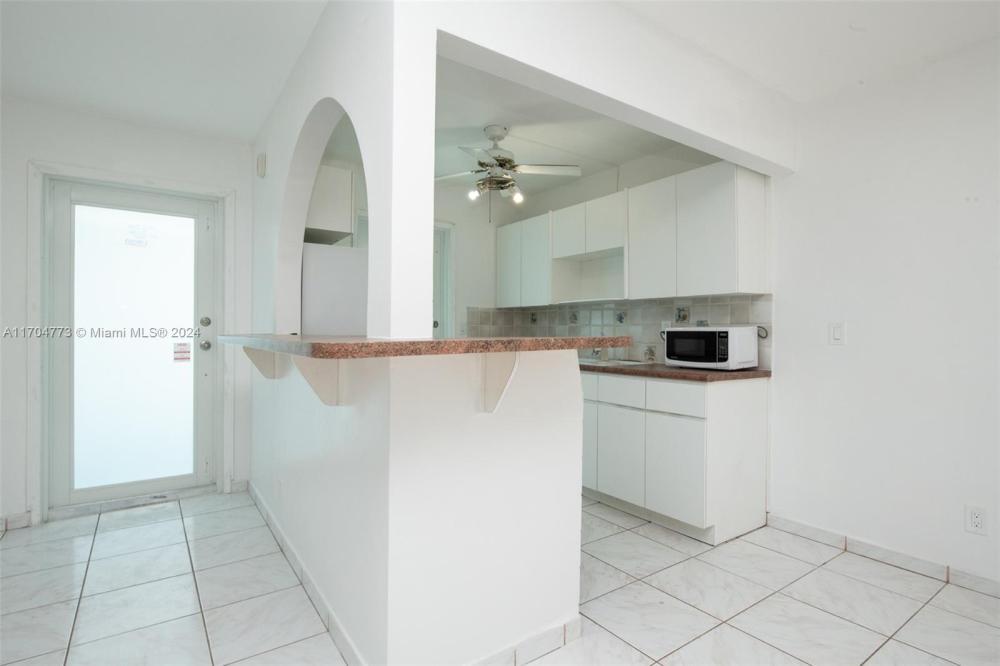 Foto principal - 2 bedroom in Hollywood FL 33020