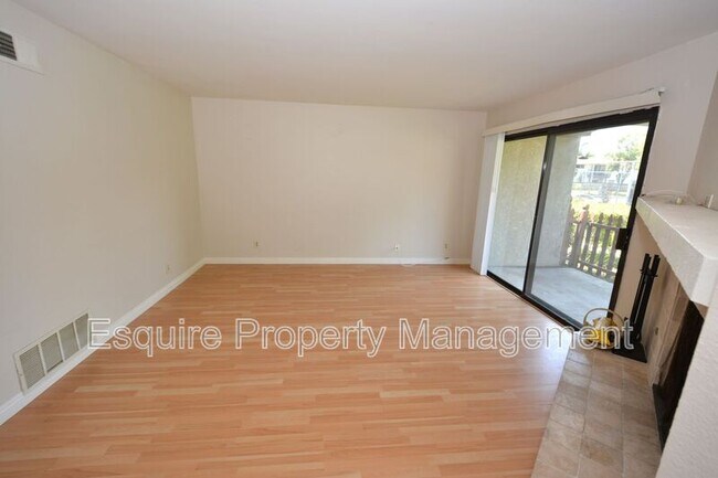 Foto del edificio - 564 Rosewood Ave