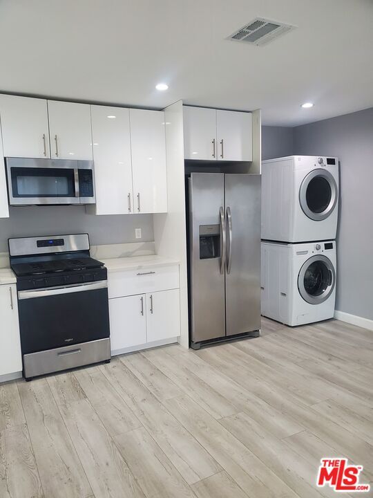 Foto del edificio - 6837 Lubao Ave