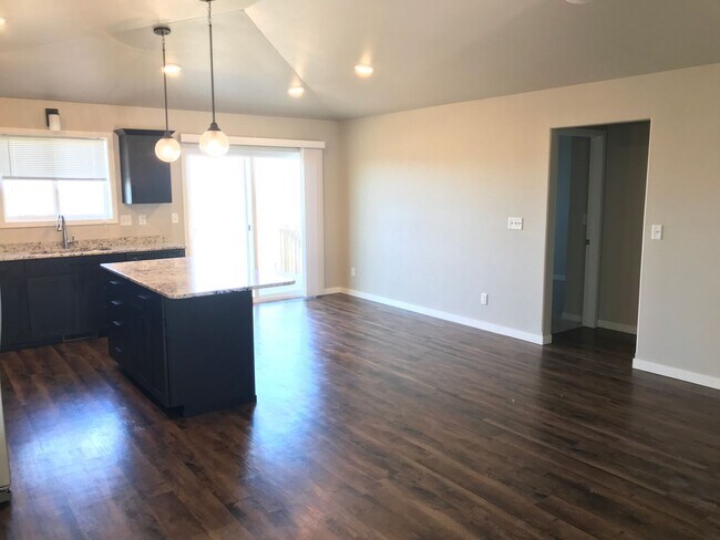 Foto del edificio - 4 Bed 2 Bath Single Family Home