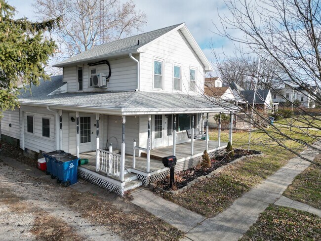 Foto del edificio - Large home close to downtown