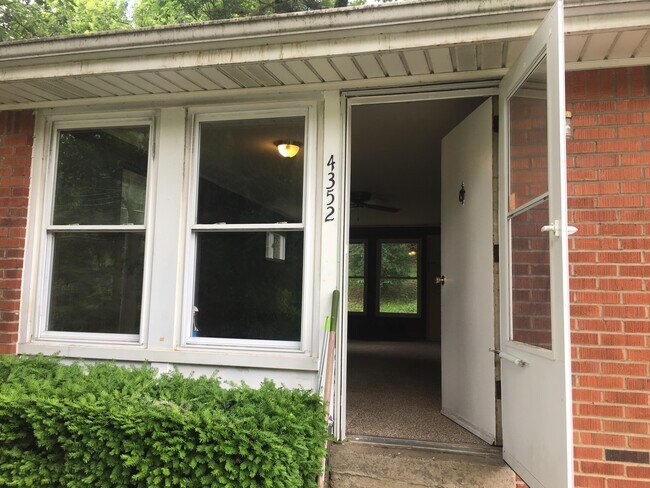 Foto del edificio - 4352 Old William Penn Hwy