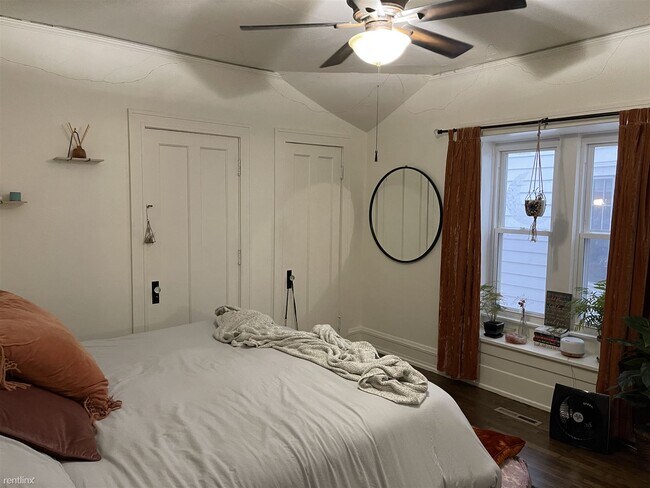 Foto del edificio - 3 br, 1 bath House - 2830 N Frederick Ave ...