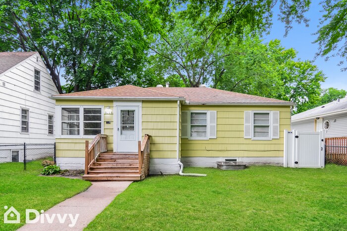 Primary Photo - 5115 Vincent Avenue North