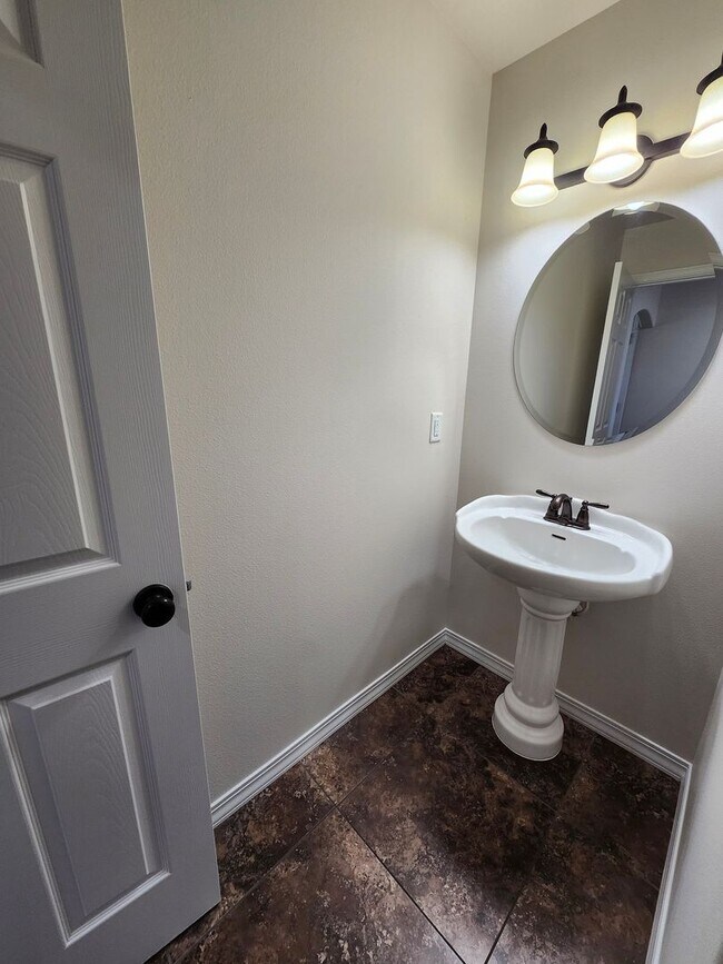 Foto del edificio - $700 Move-in Special! Beautiful South Rich...