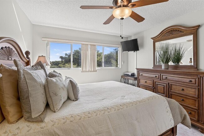 Foto del edificio - 1651 SW 127th Ave