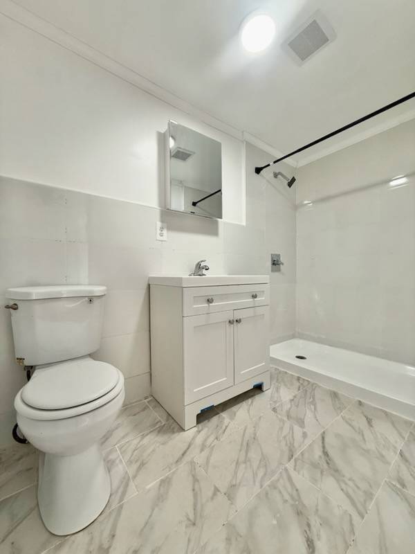 Foto del edificio - 325A Lewis Ave